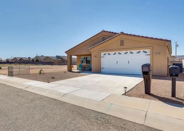 Holiday home 3br 2ba W Patio Fire Pit Kingman