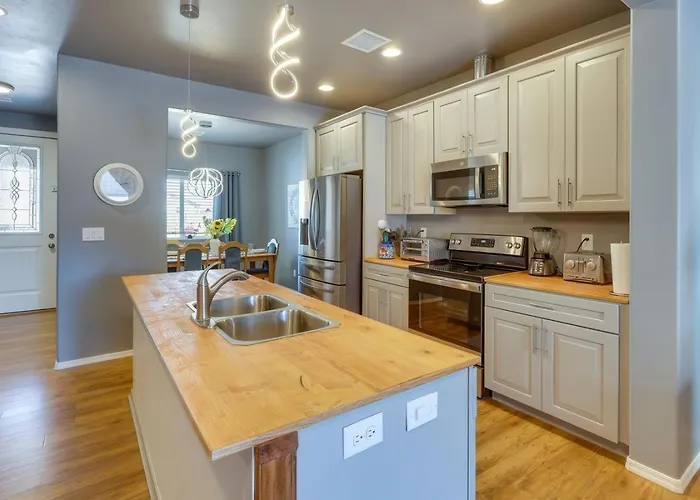 3br 2ba W Patio Fire Pit * Kingman