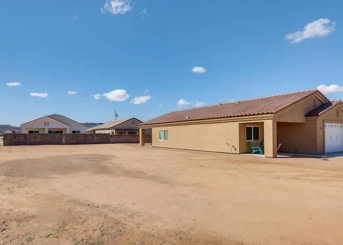 Holiday home 3br 2ba W Patio Fire Pit Kingman